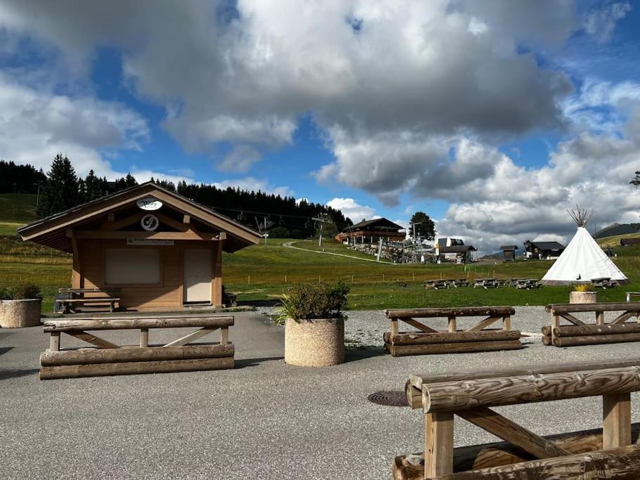 Appartement La Clusaz Avec Terrasse Sur Les Pistes De Ski Manigod Exteriér fotografie